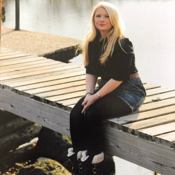 Meet Your Posher, Kate!! 😊💕 - Picture 3 of 5